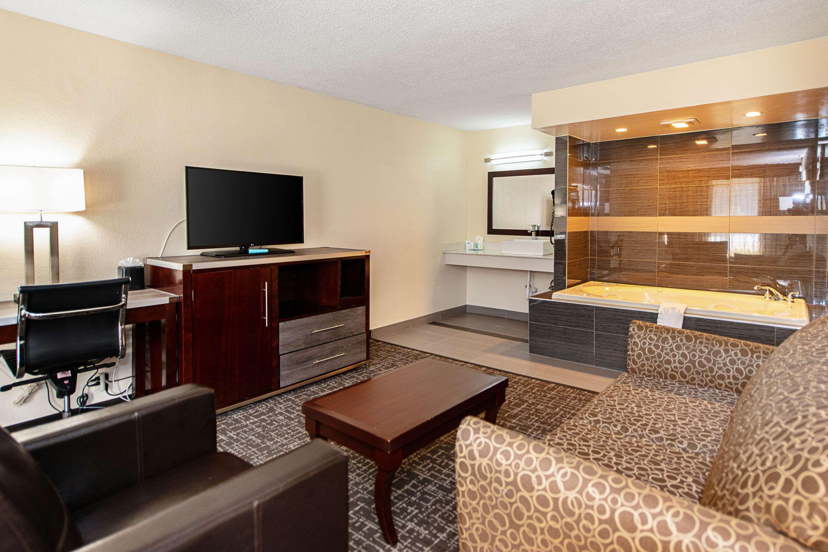 New Hope Inn & Suites Екстериор снимка